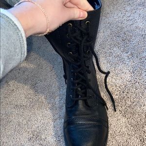 Super comfortable hardly worn !